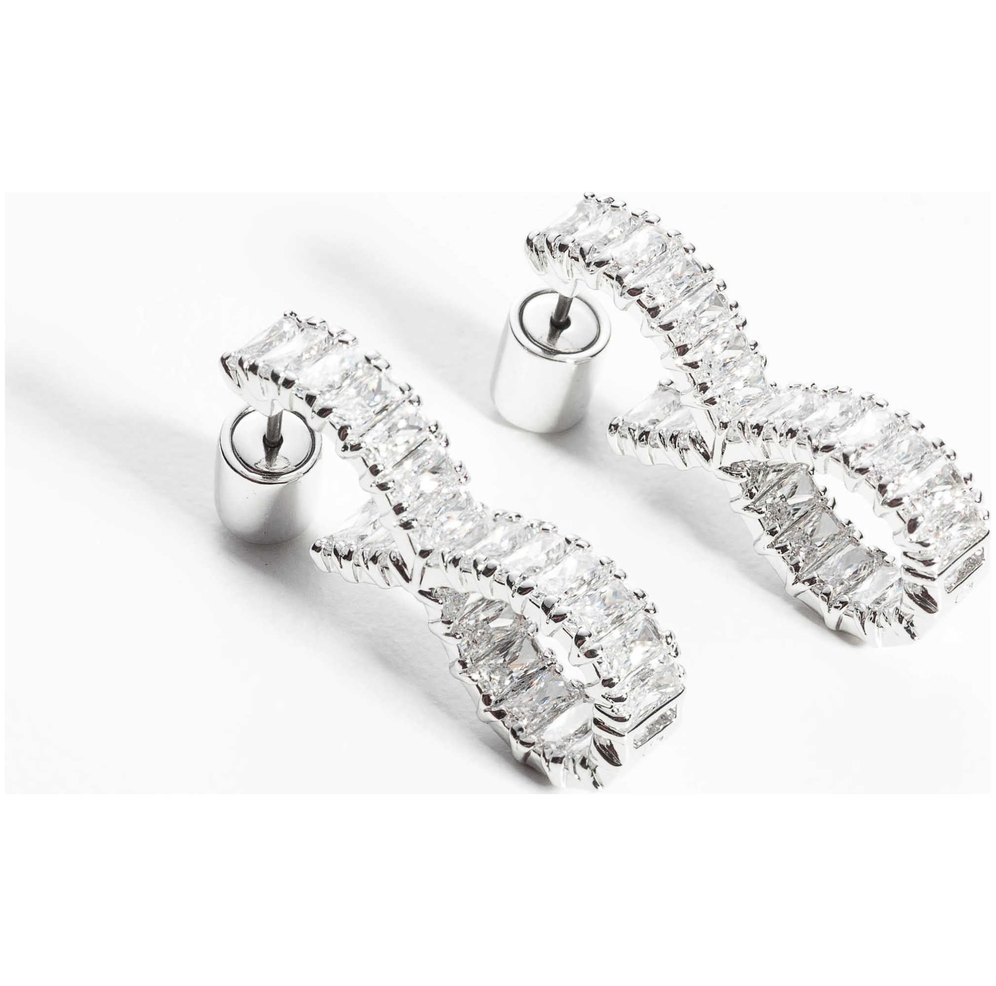 עגילים Hyperbola עם קריסטל לבן של Swarovski