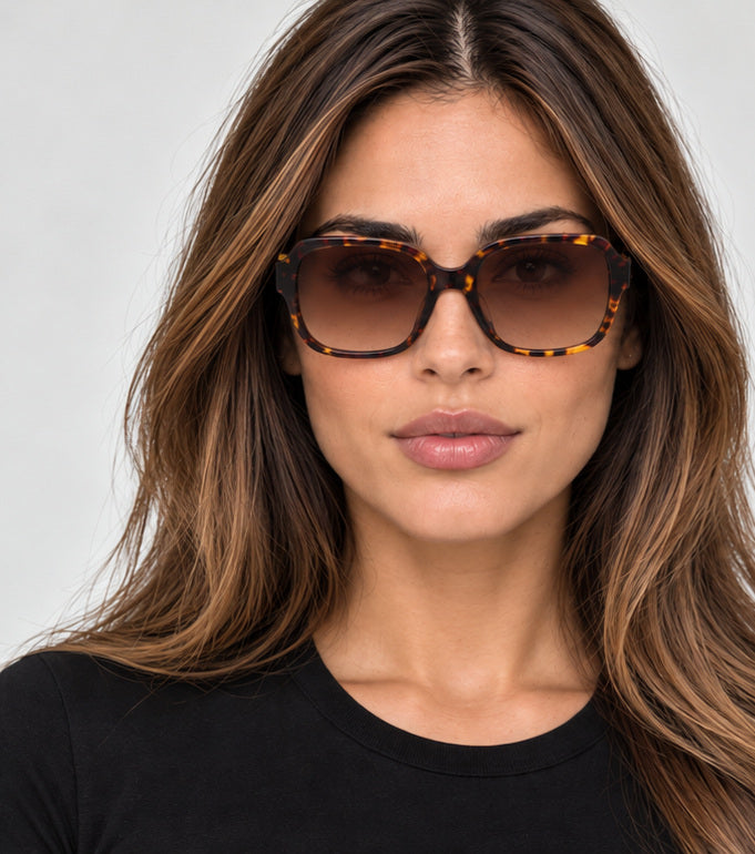 משקפי שמש Coach Fashion לנשים 53 מ״מ בצבע שריון צב כהה
