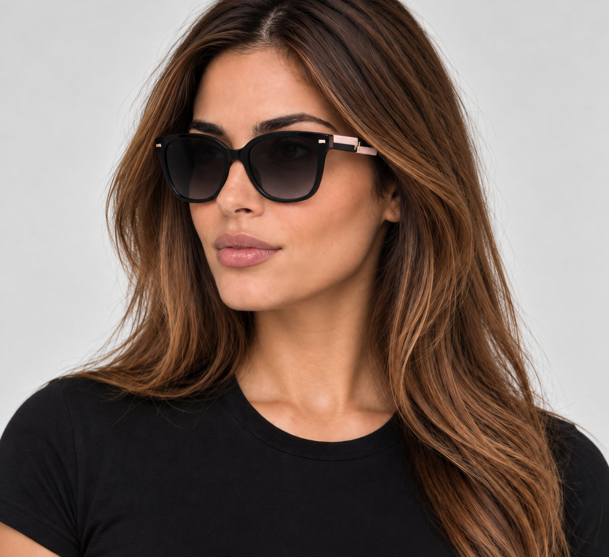 משקפי שמש Carolina Herrera דגם Her0136 לנשים 55 מ״מ בצבע שחור ניוד
