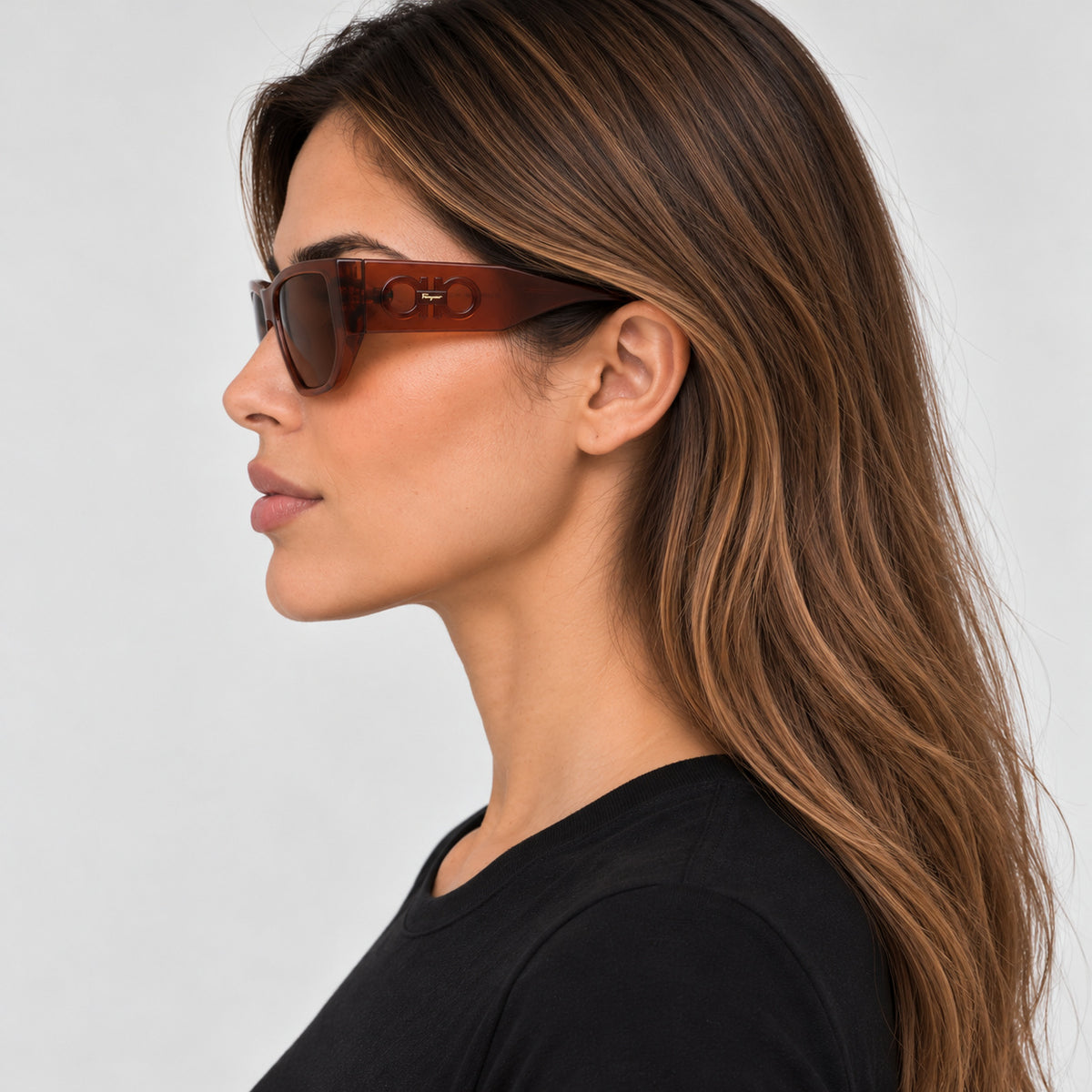 משקפי שמש Ferragamo דגם Sf1077S משקפי שמש נשים 56 מ״מ בצבע שקוף חום