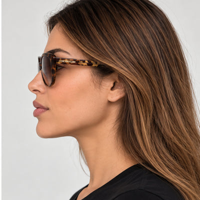 משקפי שמש Calvin Klein דגם Ck19560Sn לנשים 57 מ״מ בצבע שריון צב