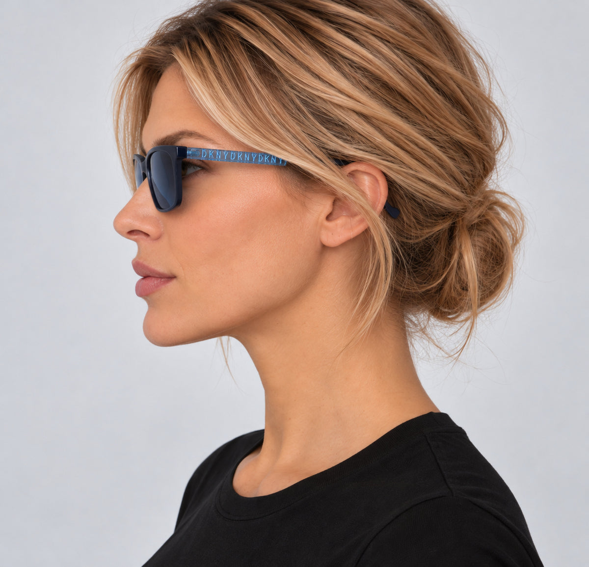 משקפי שמש DKNY דגם Dk510S לנשים 55 מ״מ בצבע כחול נייבי