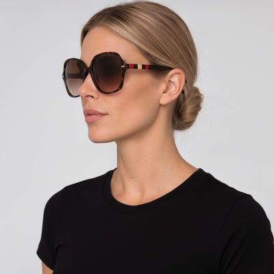 משקפי שמש Carolina Herrera לנשים 55 מ״מ בצבע הוואנה אדום