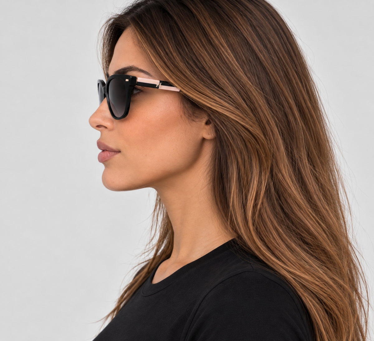 משקפי שמש Carolina Herrera דגם Her0136 לנשים 55 מ״מ בצבע שחור ניוד