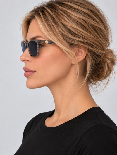 משקפי שמש Longchamp דגם LO742SN-036-54 לנשים 54 מ״מ בצבע Striped Grey