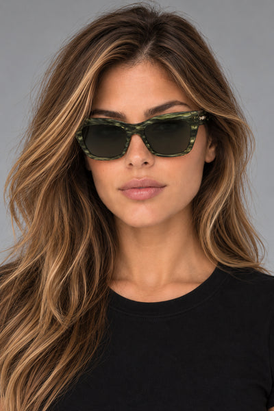 משקפי שמש Longchamp דגם LO777S-308-53 לנשים 53 מ״מ בצבע Striped Green