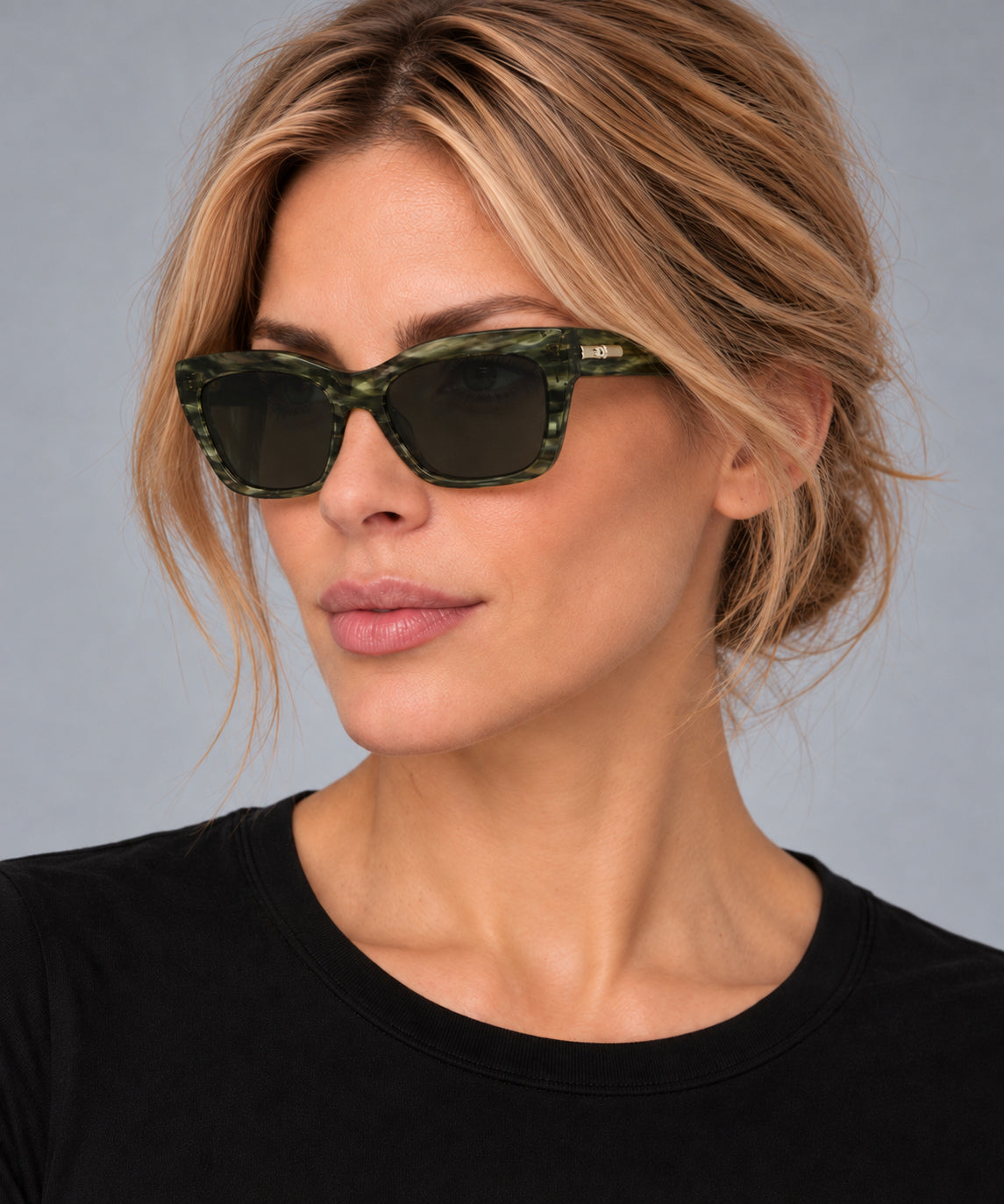 משקפי שמש Longchamp דגם LO777SN-308-53 לנשים 53 מ״מ בצבע Striped Green