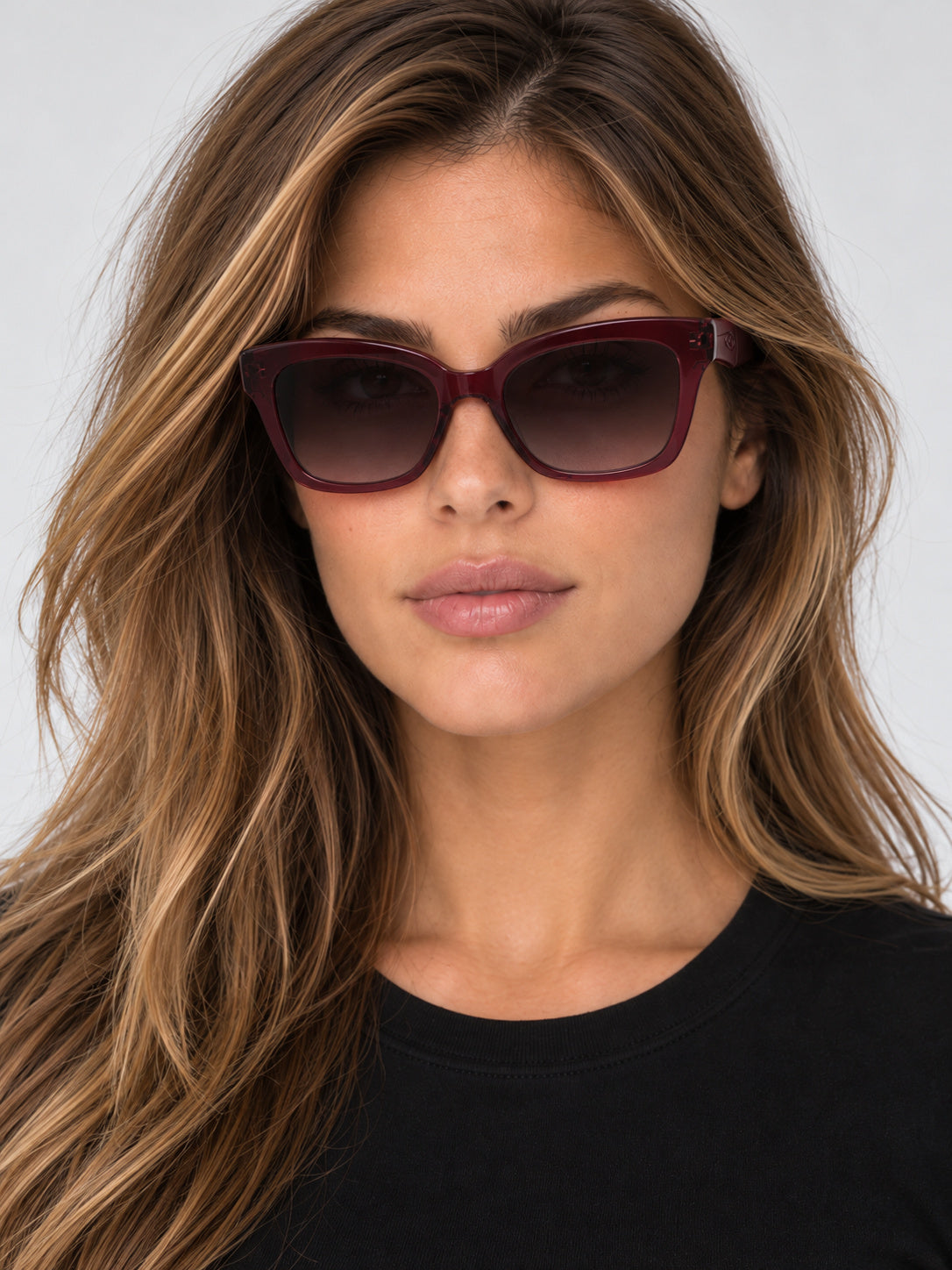 משקפי שמש Longchamp דגם LO793S-601-53 לנשים 53 מ״מ בצבע Transparent Burgundy