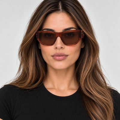 משקפי שמש Ferragamo דגם Sf1077S משקפי שמש נשים  56 מ״מ בצבע שקוף חום