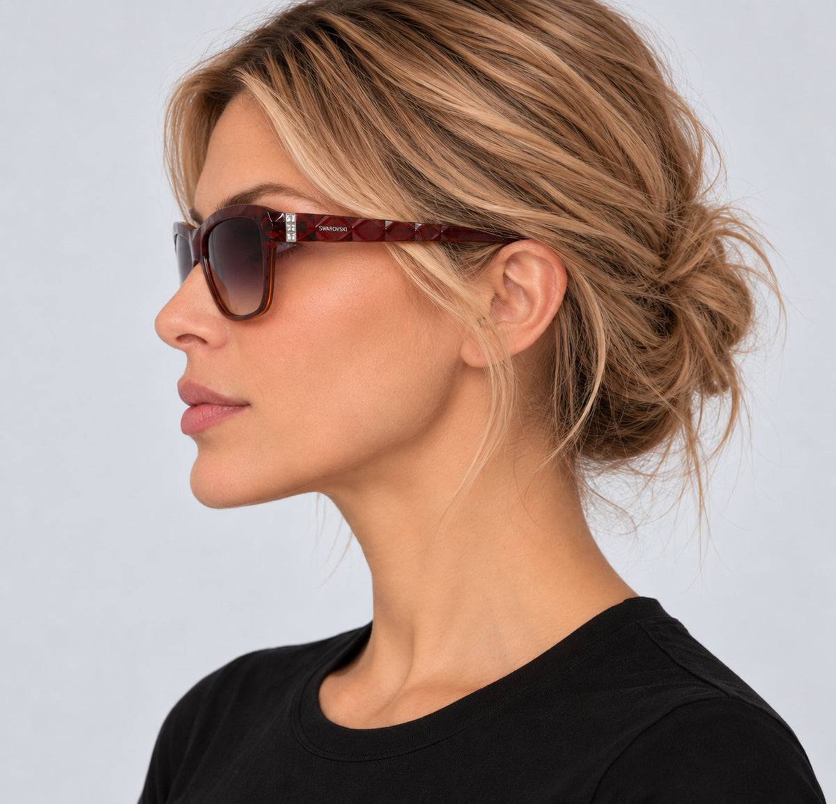 משקפי שמש Swarovski דגם Sk0079F לנשים 62 מ״מ בצבע חום
