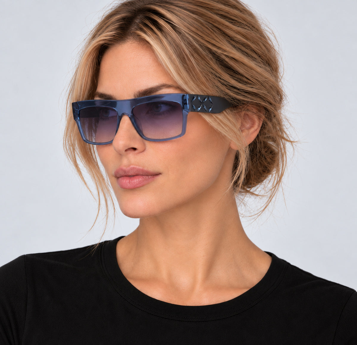 משקפי שמש Swarovski דגם Sk0128 לנשים 56 מ״מ בצבע מבריק כחול
