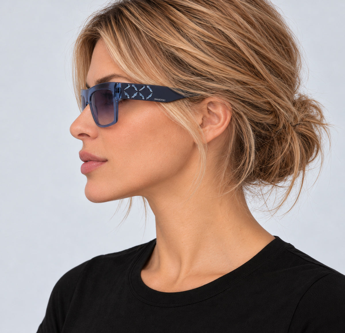 משקפי שמש Swarovski דגם Sk0128 לנשים 56 מ״מ בצבע מבריק כחול