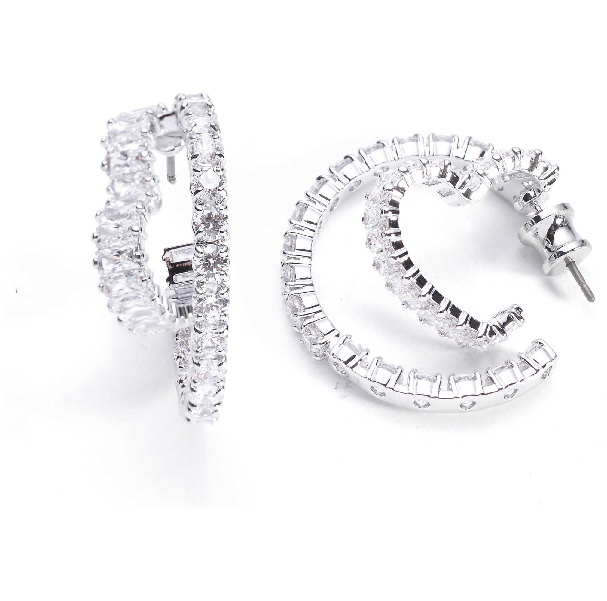 עגילים Matrix עם קריסטל לבן של Swarovski